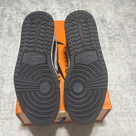 Air Jordan 1 low Louis Vuitton Monogram - Picture 7 of 9